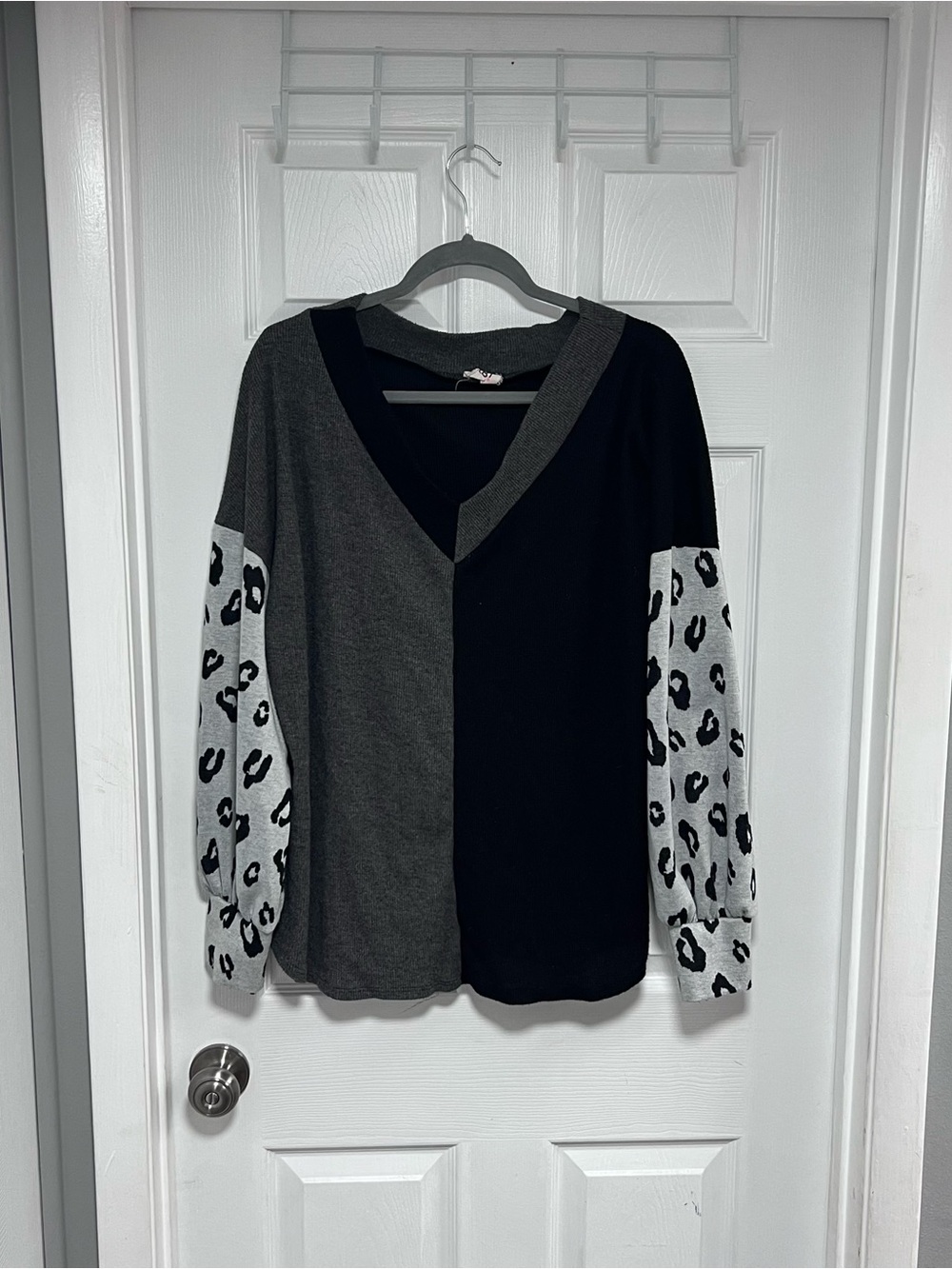 Colorblock V-Neck Button Front Sweater Top - Black & Gray Size L